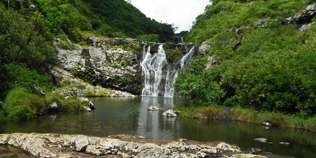 Canyoning cascade tamarind falls nature hiking trip mauritius (15)